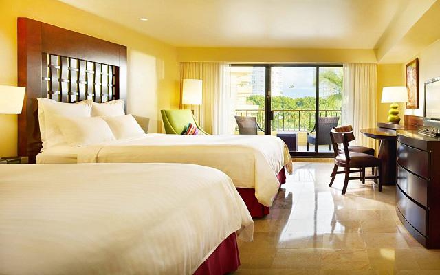 Habitación Vista al Jardín Desayuno Buffet y Kids Club GRATIS del Hotel Hotel Marriott Puerto Vallarta Resort & Spa