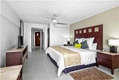 Habitación Suite de Una Recámara Vista al Jardín del Hotel El Cid La Ceiba Beach Hotel