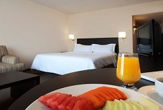 Habitación Deluxe Room Vista a la Piscina 1 cama King size del Hotel Fiesta Inn Cuernavaca