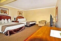 Habitación Estándar Dos Camas Matrimoniales del Hotel Hafersons Inn Hotel and Suites