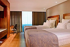 Habitación Deluxe Estándar Dos Camas Queen del Hotel HS HOTSSON Hotel Irapuato