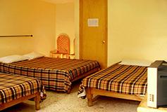 Habitación Estándar 3 camas Matrimoniales del Hotel Meson de Carolina