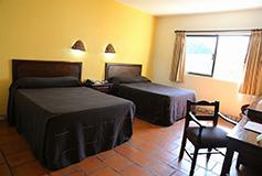 Habitación Estándar Dos Camas Matrimoniales del Hotel Parador del Dominico