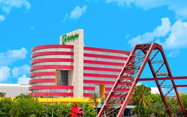 Hotel Holiday Inn Parque Fundidora en Cintermex