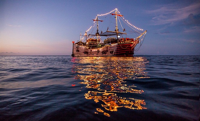 Barco Pirata Cancún Capitán Hook