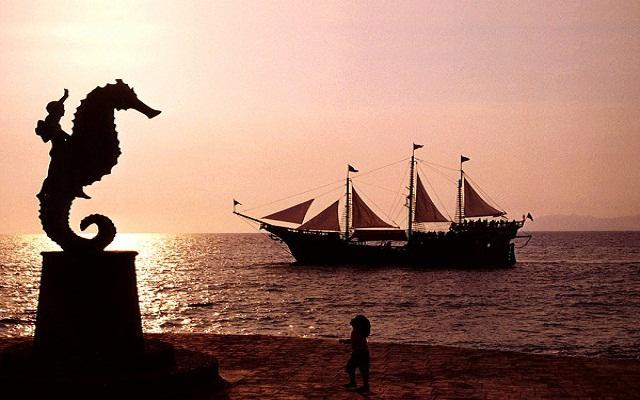 Piratas de la Bahia en Puerto Vallarta Piratas de la Bahia en Puerto Vallarta