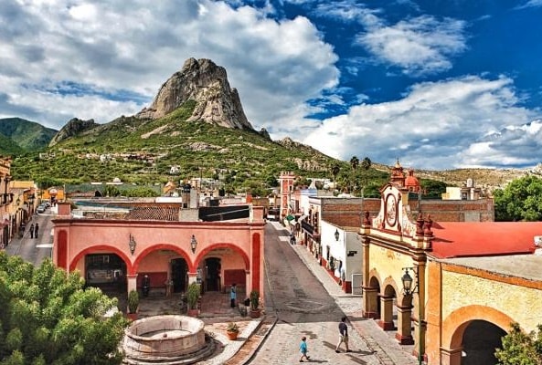 Tour a Peña de Bernal y Viñedos Freixenet en Querétaro